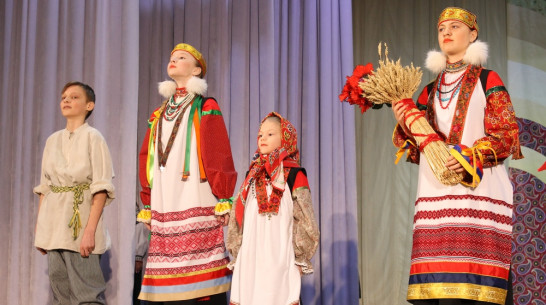 Семилукский народный костюм стал лучшим на конкурсе-дефиле «Душевные наряды»
