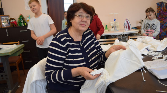 В Рамони для участников спецоперации сшили 100 маскировочных халатов