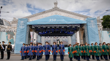 Губернатор принял участие в праздновании 350-летия Петра I на площади Ленина в Воронеже