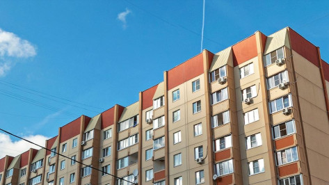 Из горящей многоэтажки на Ростовской в Воронеже эвакуировали 20 человек