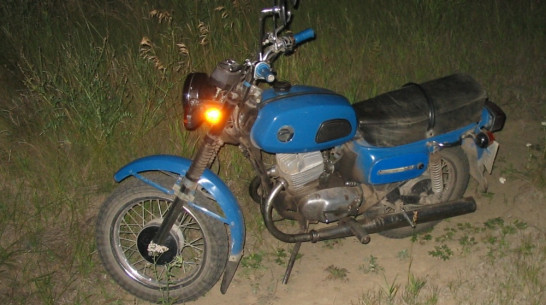 В Воронежской области учащиеся колледжа перевернулись на мотоцикле Jawa