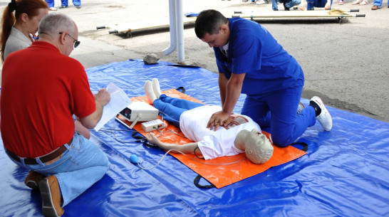 Воронежские врачи скорой помощи на время реанимировали манекена Васю