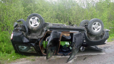 В Воронежской области при опрокидывании внедорожника погиб водитель