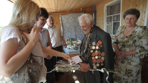 Жительница Швейцарии приехала в Воронежскую область, чтобы поздравить с Днем Победы ветеранов войны
