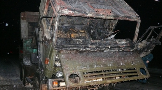 На обводной дороге Поворино-Байчурово загорелся КамАЗ