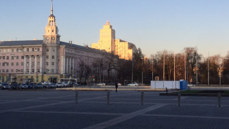 Каток на площади Ленина в Воронеже откроют к 25 декабря