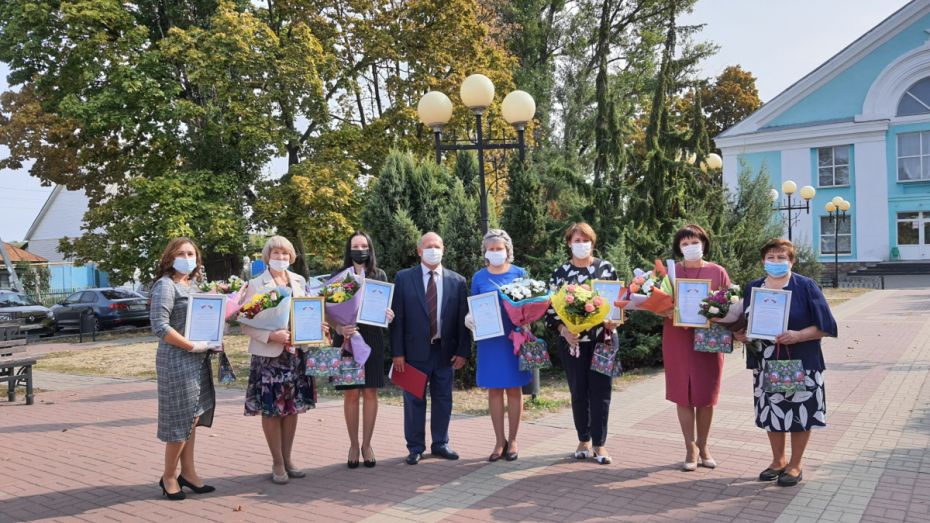 Воронежский сенатор Сергей Лукин поздравил воспитателей с профессиональным праздником