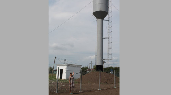 Новую водонапорную башню установили в хохольском селе Яблочное