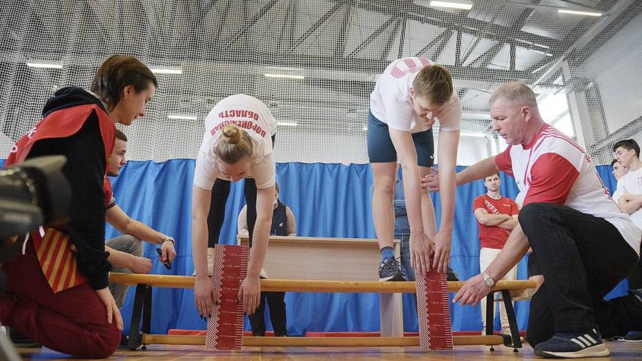 Губернатор Александр Гусев поздравил воронежцев с Днем физкультурника