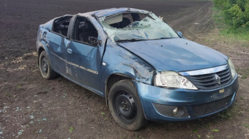 Женщина и ребенок пострадали в перевернувшемся Renault под Воронежем