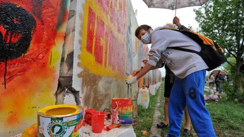 В Воронеже школьники соревновались в умении рисовать граффити на противопожарную тематику