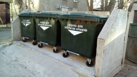 В центре Воронеже поставили первые пластиковые евроконтейнеры для мусора