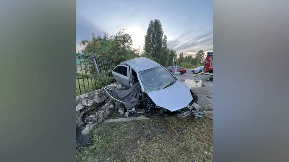 Смертельное ДТП у «Тихой Заводи»: в Воронеже автомобиль врезался в забор ресторана