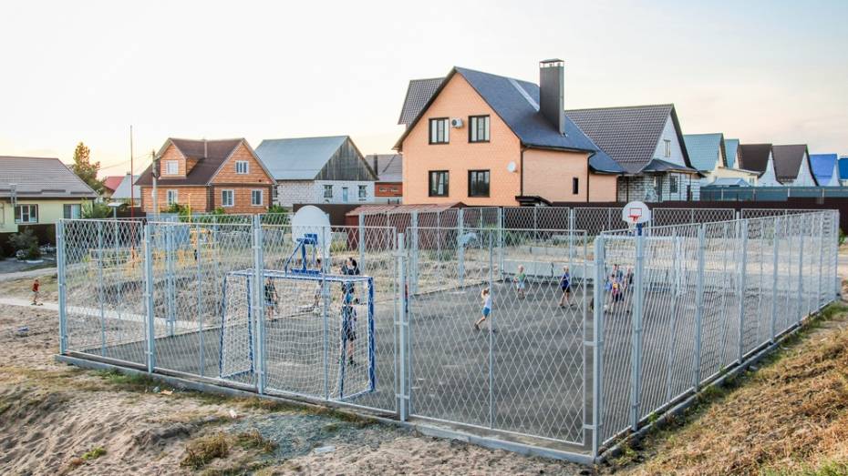  В Лисках в удаленном микрорайоне построили спортивную площадку