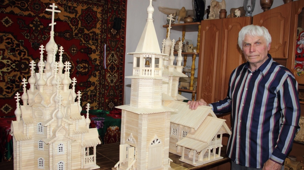 Фотофакт. Макет уникальной треугольной церкви сделали супруги-пенсионеры из Барановичей