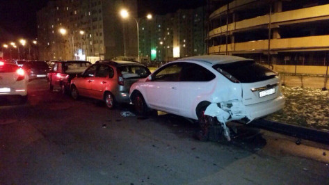 В Воронеже автомобилист разбил более 15 машин: ДТП попало на видео