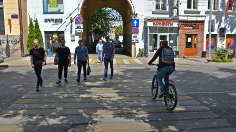 Холодный и дождливый май в Воронеже вынудил затянуть с нанесением дорожной разметки