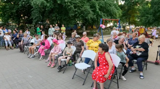 Депутаты Воронежской облдумы выступили инициаторами праздника в рамках акции «День соседей»