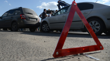 В Воронеже сняли на видео массовое ДТП на мосту на улице 9 Января