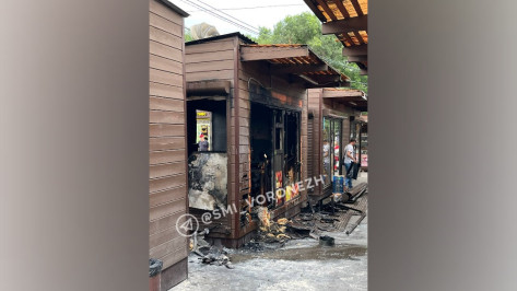 Киоск на улице 9 Января в Воронеже загорелся вечером 21 июля