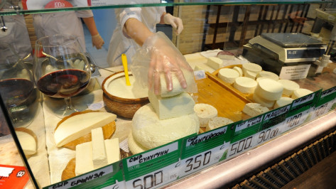 Итальянец оценил качество сыров на Центральном рынке Воронежа