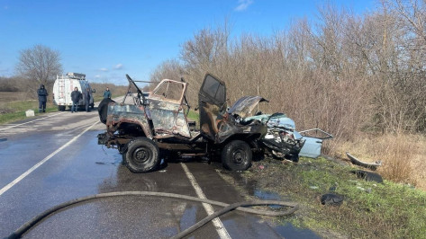 Водитель ВАЗа погиб в страшном ДТП с УАЗом в Воронежской области
