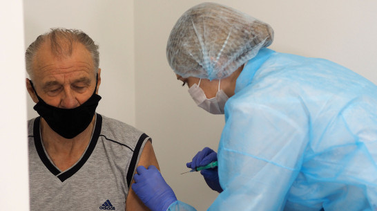 Для ревакцинации от ковида в регионах России используют «Спутник Лайт»