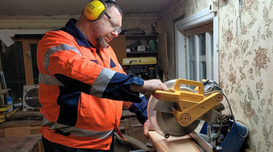 Семейные секреты — в дело: житель подгоренского села заключил социальный контракт на деревообработку