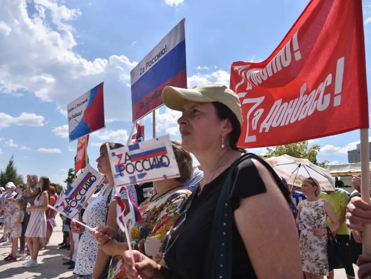 Ребята на передовой – наши герои». В Воронеже прошел митинг-концерт в  поддержку спецоперации на Украине