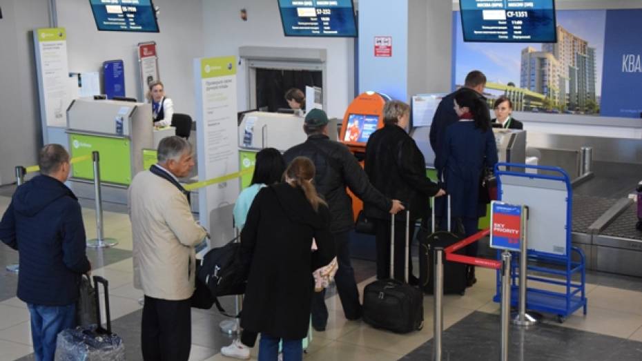 Воронежский аэропорт внепланово принял 393 пассажира из-за тумана в Москве