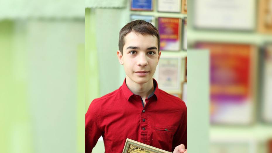 Острогожский школьник победил в областном конкурсе художественного чтения