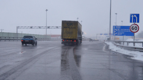 Снегопад осложнит движение на трассе М-4 «Дон» в Воронежской области