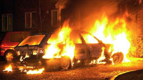 В Эртильском районе мужчина из ревности сжег автомобиль ухажера своей бывшей жены