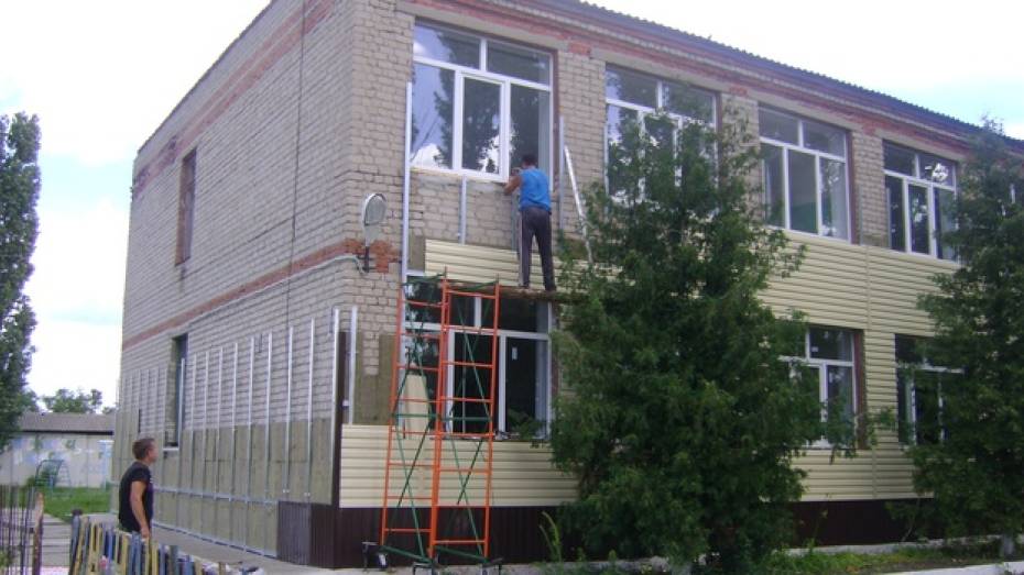 Разрушающуюся поворинскую школу отремонтируют за шесть миллионов рублей