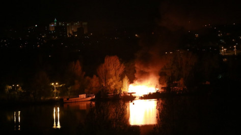 В Воронеже сгорел катер