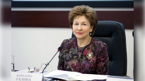 Председатель Воронежской областной думы поздравил с днем рождения зампреда Совета Федерации Галину Карелову