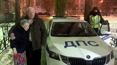 Пропавшую в ночи 83-летнюю пенсионерку из Воронежа вернула домой полиция