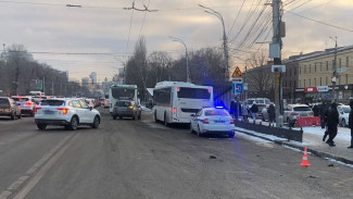 Маршрутный ЛиАЗ сбил 57-летнего мужчину на Московском проспекте в Воронеже