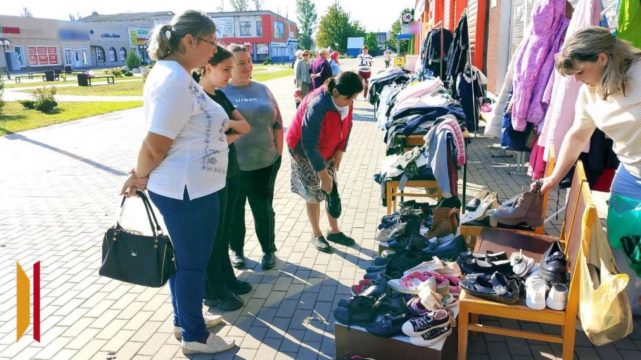 В Таловой раздали более 1 тыс вещей в рамках акции «Помоги собраться в школу»