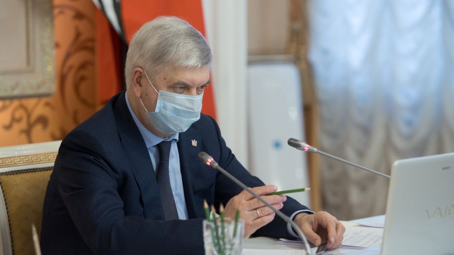 Воронежский губернатор поручил предотвратить сбои выплат по электронным больничным