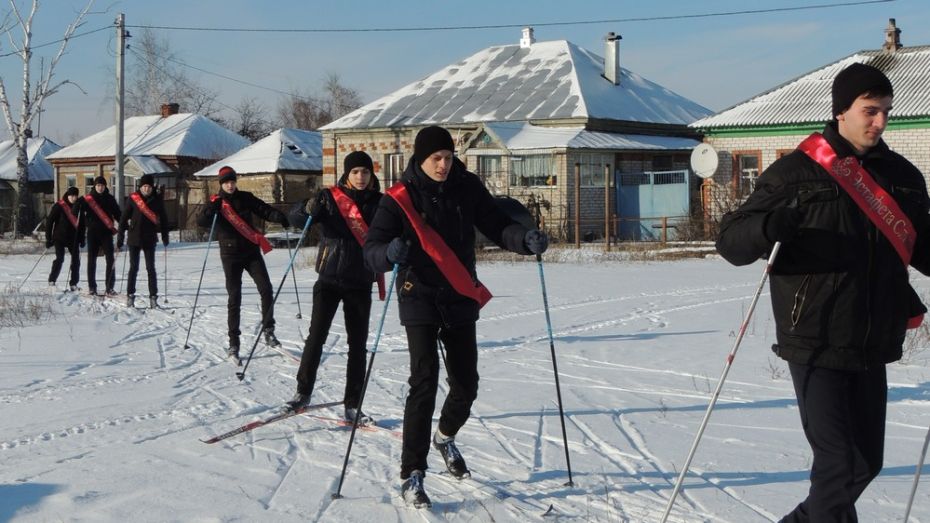 В Бобровском районе стартовала лыжная эстафета в память о Сталинградской битве
