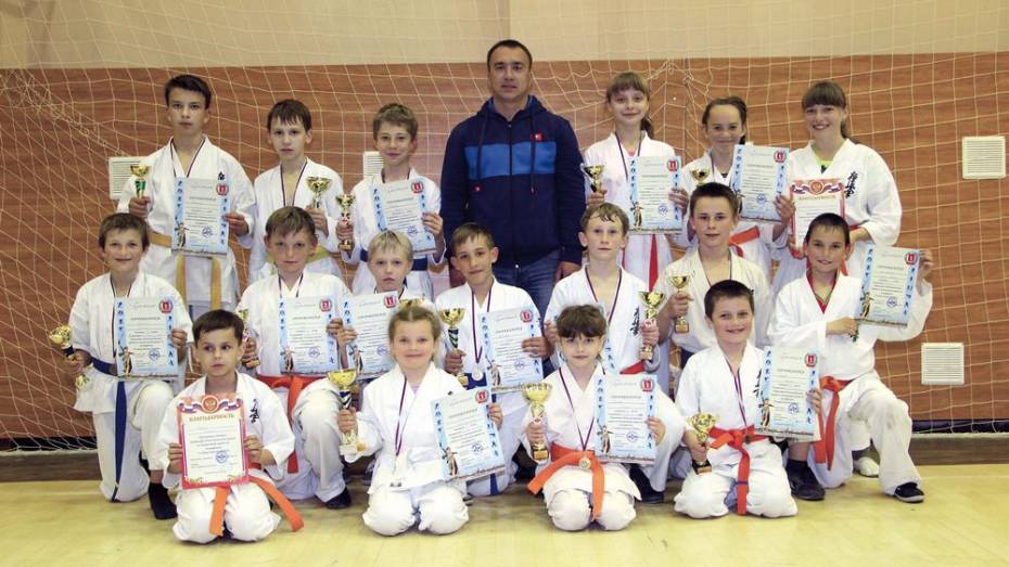 Поворинские каратисты завоевали 15 медалей на турнире в Волгоградской области