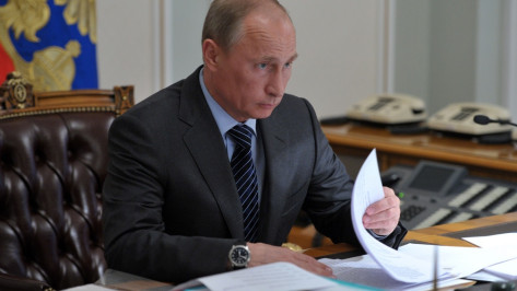 Владимир Путин подписал закон о переносе выборов в Думу