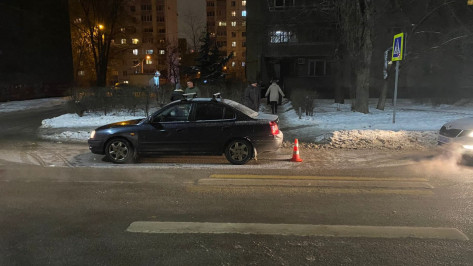 На пешеходном переходе в Воронеже сбили 64-летнего мужчину