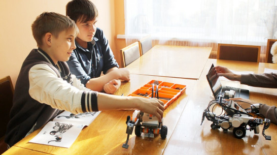 В семилукском Дворце детского творчества открылся кружок робототехники