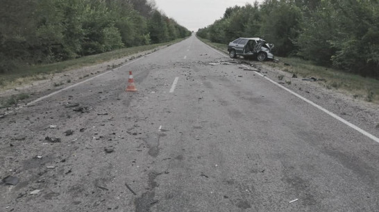 В Воронежской области в ДТП погиб водитель и пострадали 3 пассажира