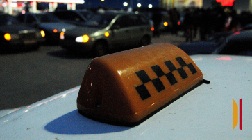 В Воронеже таксист спас сбережения пенсионерок