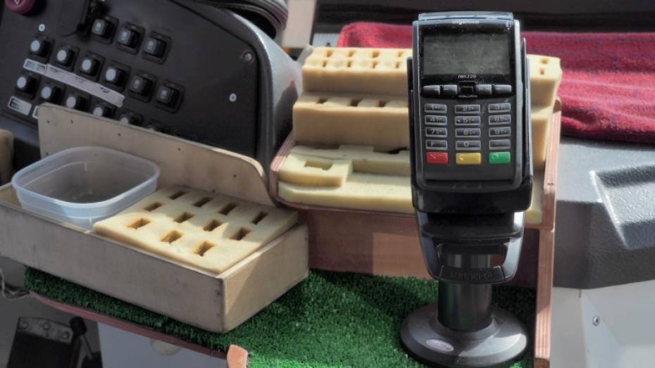 В воронежских автобусах установят терминалы для оплаты проезда картой