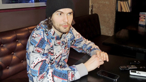 На автограф-сессию с рэпером Noize MC воронежцы принесли банку шпрот