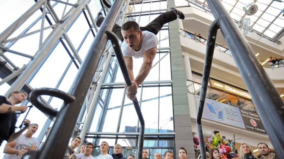 Фото РИА «Воронеж». Как гимнасты делали трюки на фестивале WorkoutVRN 
